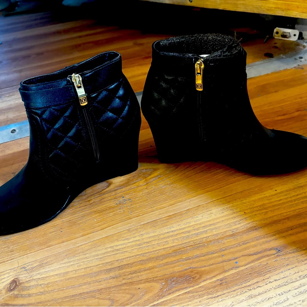 Liz Claiborne * Brand.  New never worn size 7